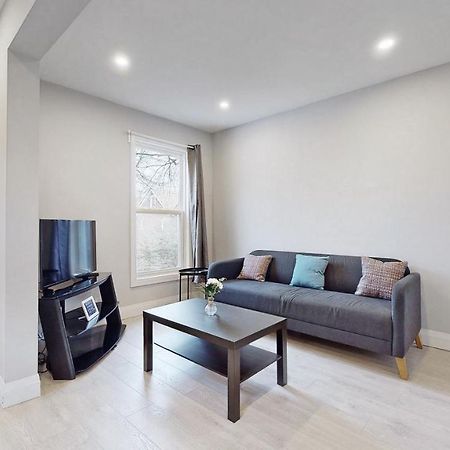 Three Bedroom In Hamilton Extérieur photo